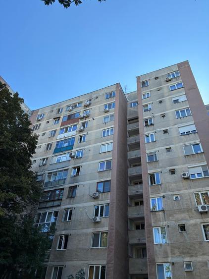 Apartament cu 3 camere semidecomandat în Drumul Taberei