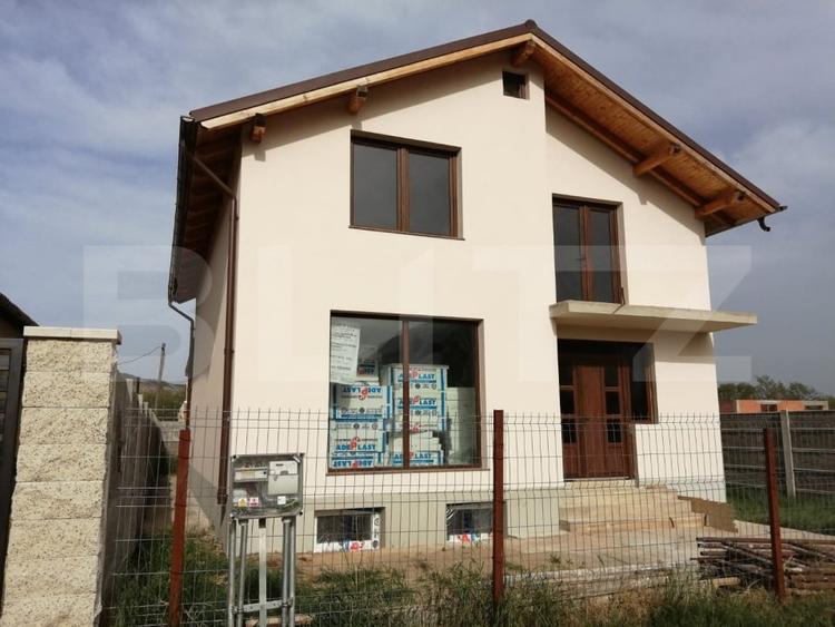 Casă individuală cu 4 camere cu Canalizare în Central