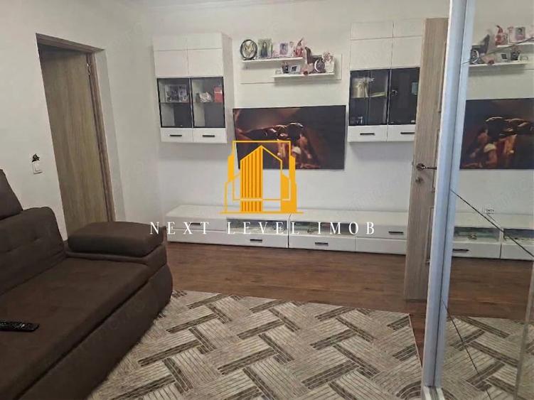 Apartament cu 3 camere semidecomandat în Craiovei
