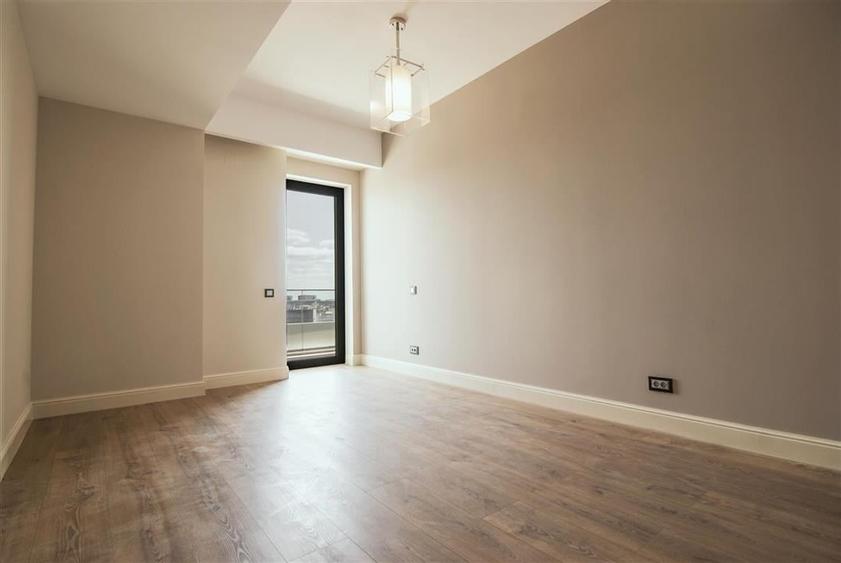 Apartament cu 5 camere decomandat în Herăstrău