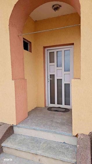 Casă cu 4 camere în Traian