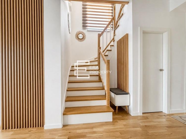 Duplex cu 5 camere cu Canalizare în Cristian
