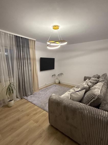 Apartament cu 3 camere semidecomandat în Zorilor