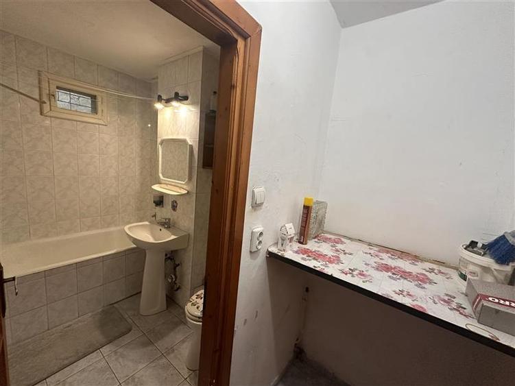 Apartament cu 2 camere semidecomandat, mobilat în Dâmbovița