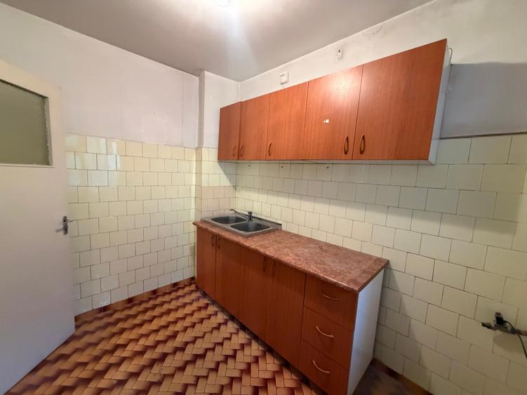 Apartament cu 3 camere decomandat în Tineretului