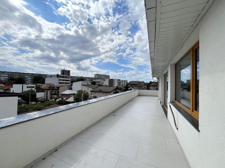 Apartament cu 4 camere semidecomandat în Domenii