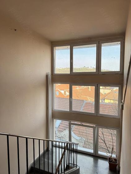 Apartament cu 3 camere semidecomandat în Ultracentral