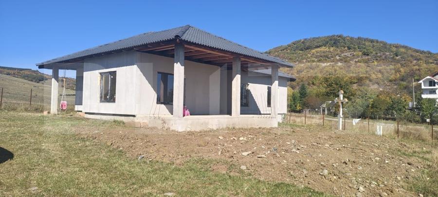 Casă individuală cu 4 camere cu Canalizare în Viișoara