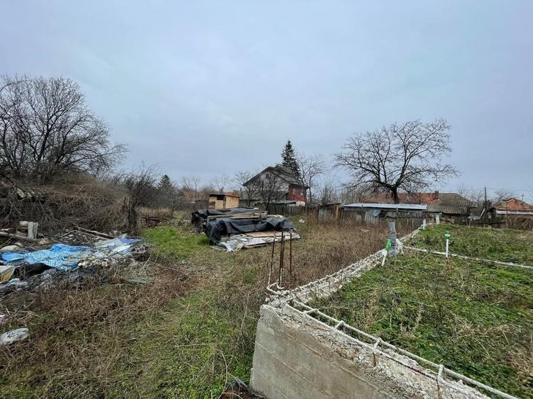 Teren de 1700 mp, în Ogrăzile