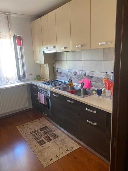 Apartament cu 3 camere decomandat în Micro 16
