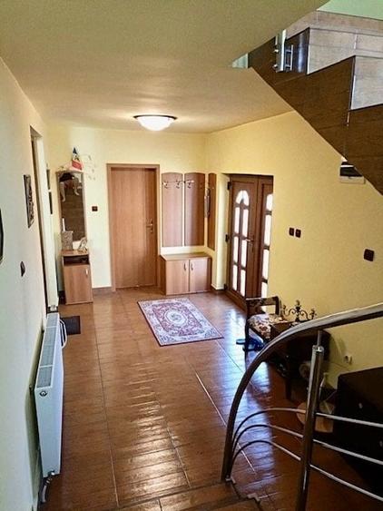 Casă individuală cu 4 camere cu Garaj în Central