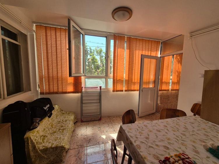 Apartament cu 3 camere circular, mobilat în Faleza Nord