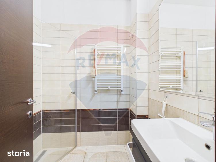 Apartament cu 4 camere decomandat în Văcăresti