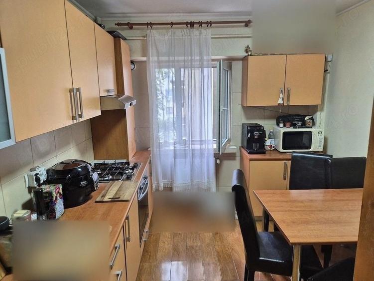 Apartament cu 3 camere decomandat, mobilat în Central