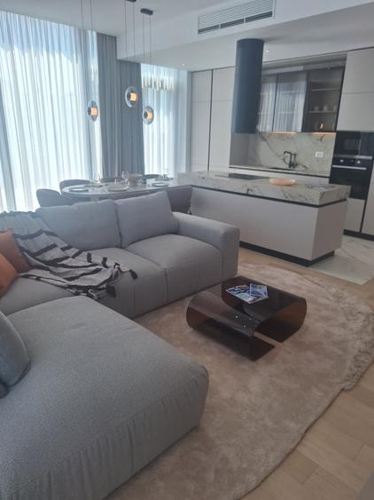 Penthouse cu 4 camere semidecomandat în 13 Septembrie