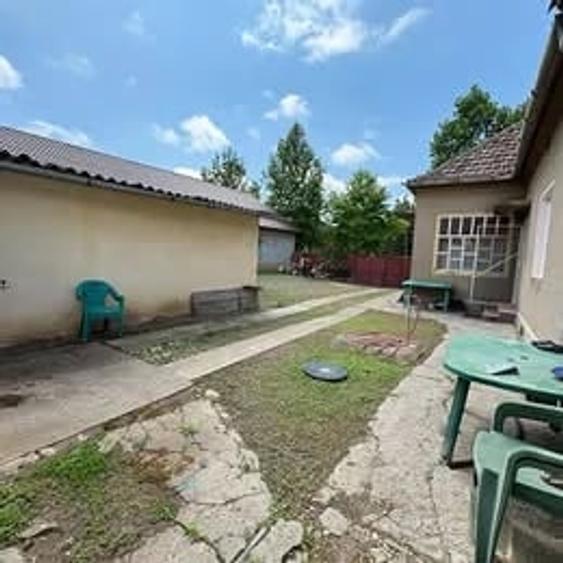 Casă cu 3 camere cu Teren 1439 Mp în Central
