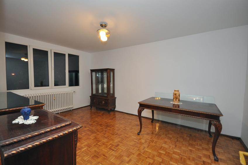 Apartament cu 3 camere decomandat în Drumul Taberei