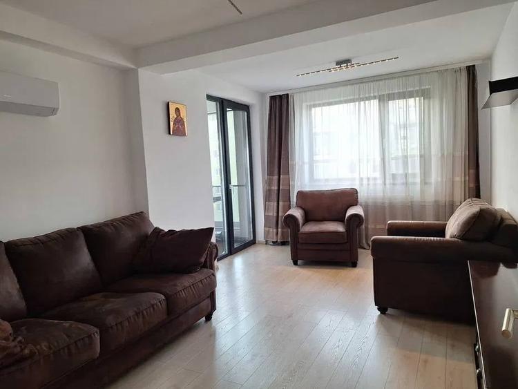 Apartament cu 2 camere decomandat în Tractorul