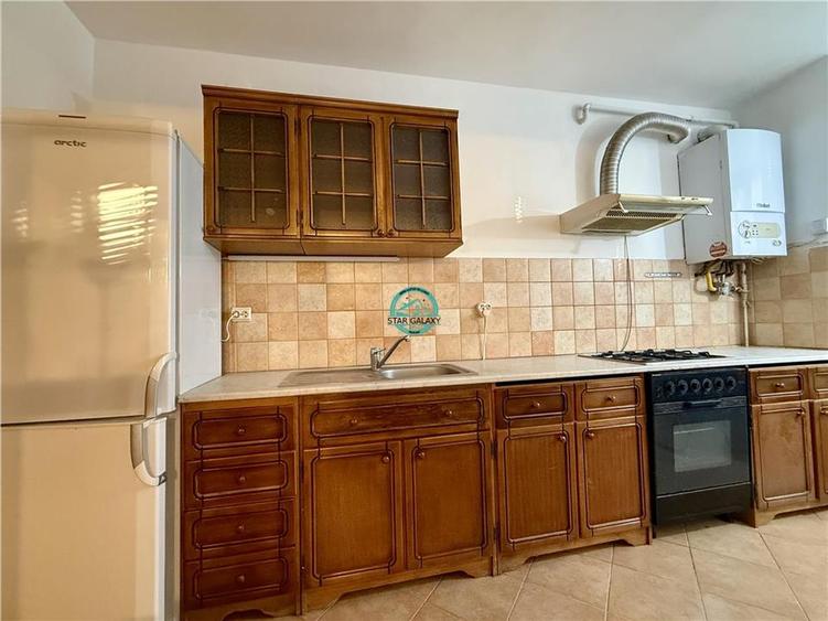 Apartament cu 3 camere decomandat, mobilat în Corina