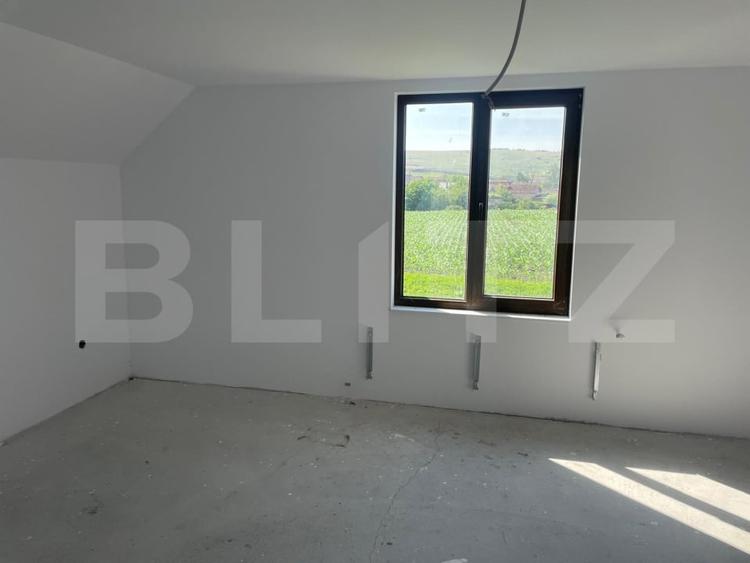 Casă individuală cu 5 camere cu Teren 3000 Mp în Bolduț