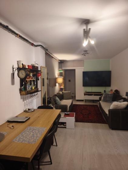 Apartament cu 3 camere în Valea Adâncă