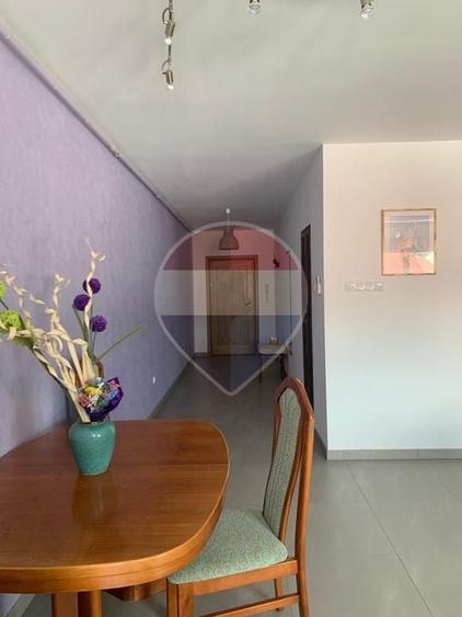 Apartament cu 3 camere decomandat, mobilat în Central