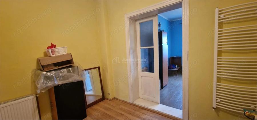 Casă cu 6 camere cu Teren 500 Mp în Muncitoresc