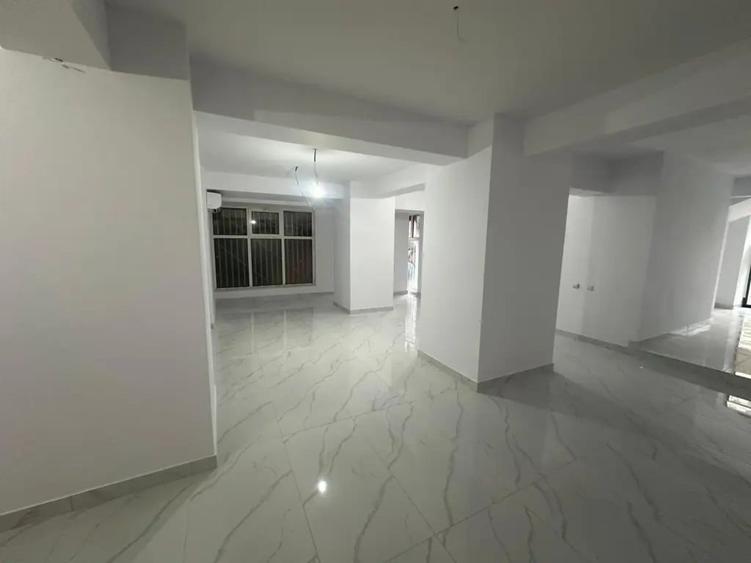 Spațiu comercial, de 100 mp, în Ultracentral