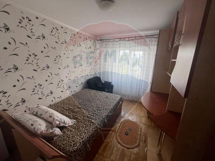 Apartament cu 4 camere decomandat, mobilat în Gară