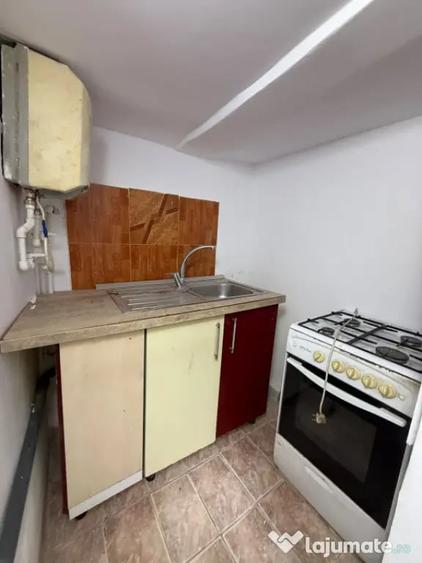 Casă cu 3 camere cu Teren 200 Mp în Păcii