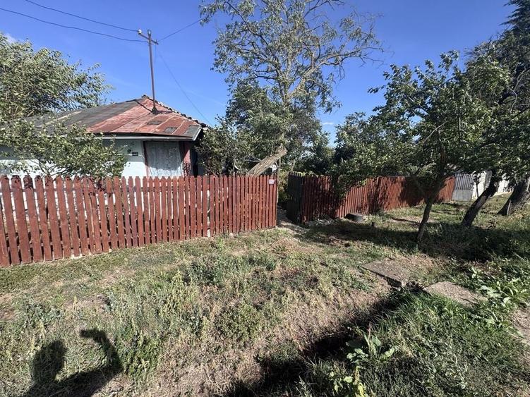 Casă cu 3 camere în Sfințești