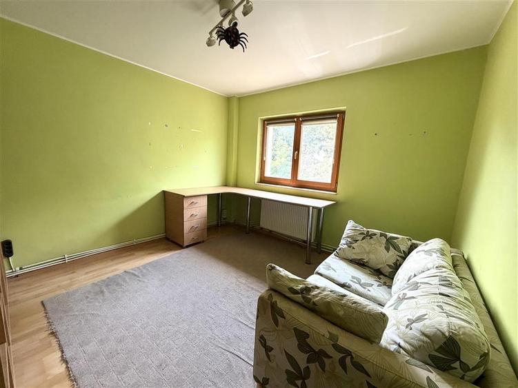 Apartament cu 3 camere decomandat în Nicolina