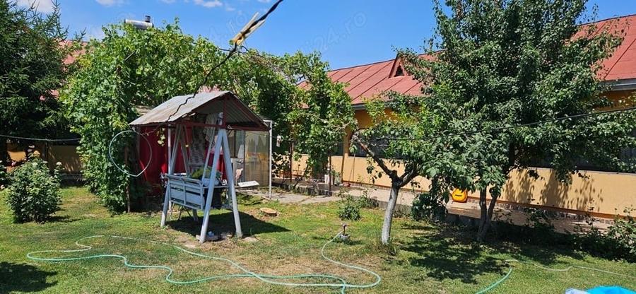 Casă cu 5 camere în Caracal