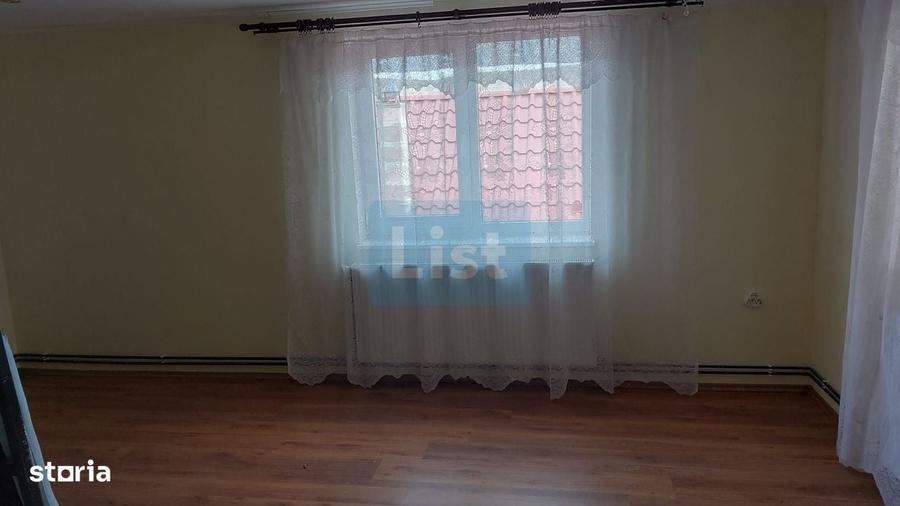 Casă cu 3 camere în Mărgău