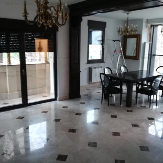 Casă individuală cu 7 camere semidecomandat cu Teren 150 Mp în 1 Mai