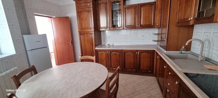Apartament cu 3 camere decomandat în Dorobanți
