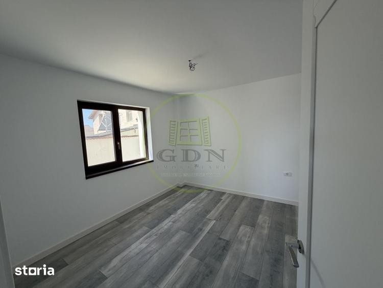 Casă cu 5 camere cu Teren 246 Mp în Malu Mare