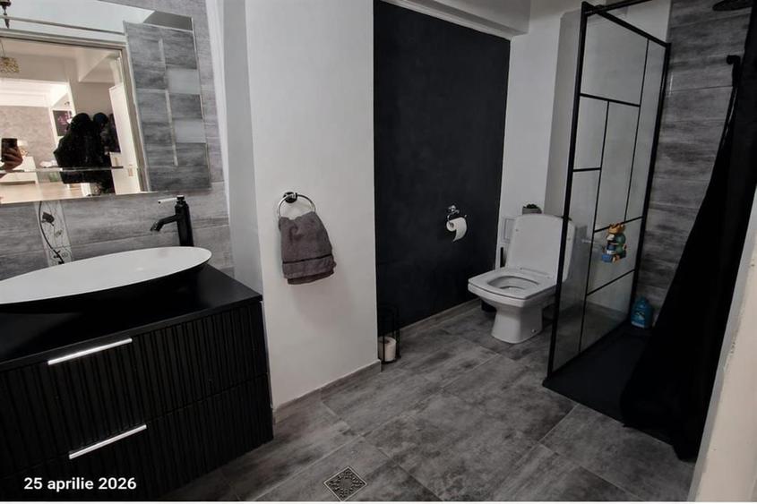 Apartament cu 3 camere semidecomandat, mobilat în Exterior Est