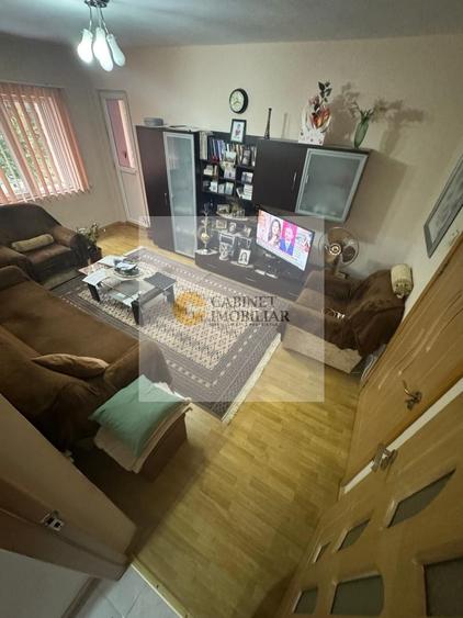 Apartament cu 3 camere decomandat în Lujerului