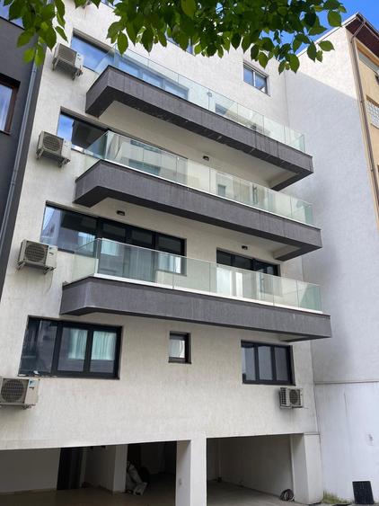 Apartament cu 3 camere semidecomandat, mobilat în Dorobanți