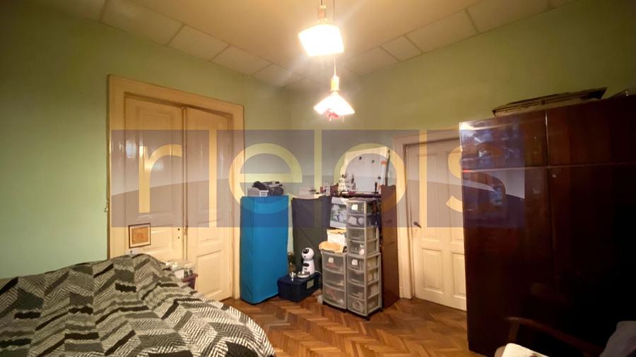 Casă individuală cu 6 camere cu Canalizare în Cotroceni