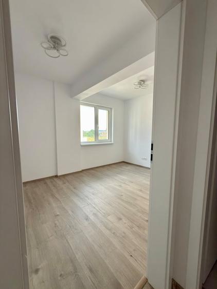 Apartament cu 5 camere semidecomandat în Central