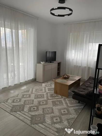 Garsonieră decomandată în Vest