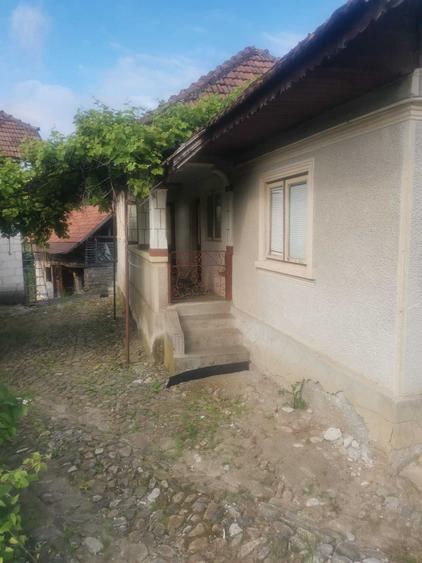 Casă cu 3 camere în Buciumeni