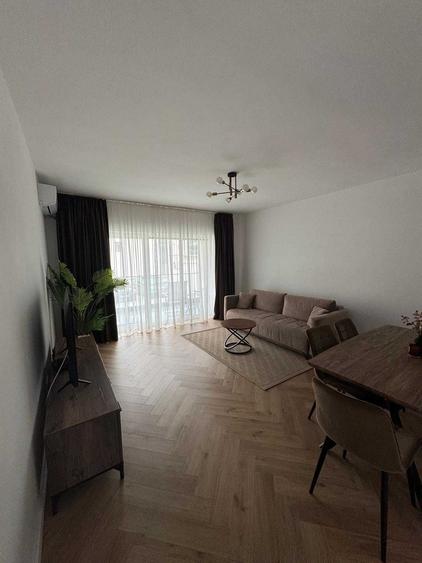 Apartament cu 2 camere semidecomandat în Cristian