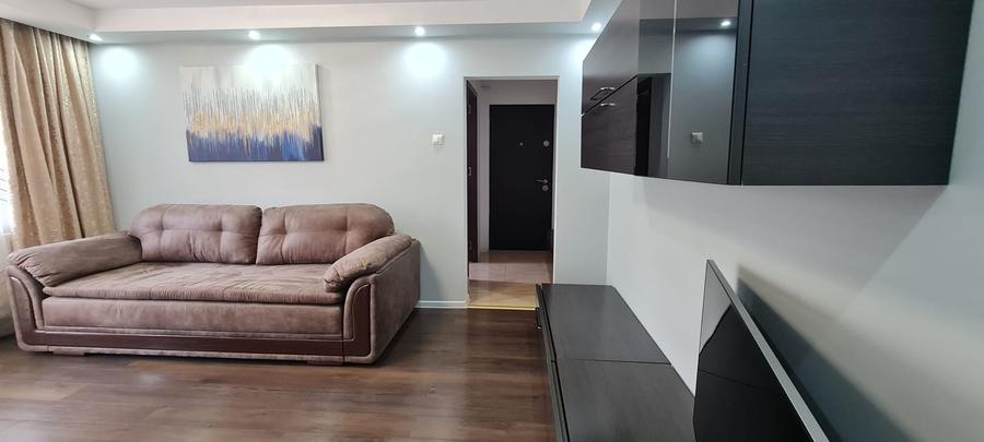 Apartament cu 2 camere semidecomandat în Mircea cel Bătrân