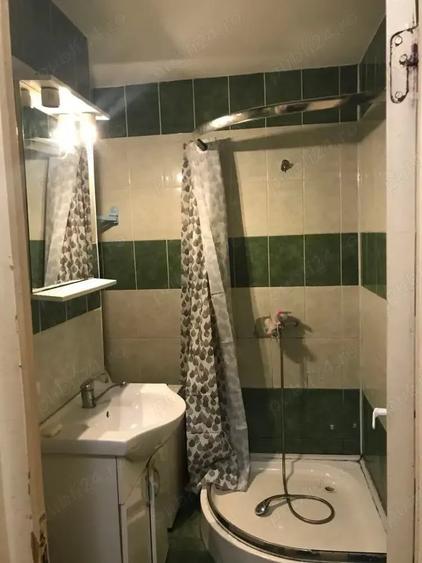 Garsonieră decomandată în Decebal