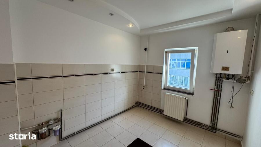 Apartament 3 camere, etaj 3 str.Carpati Piata-Sud Bacau - 1