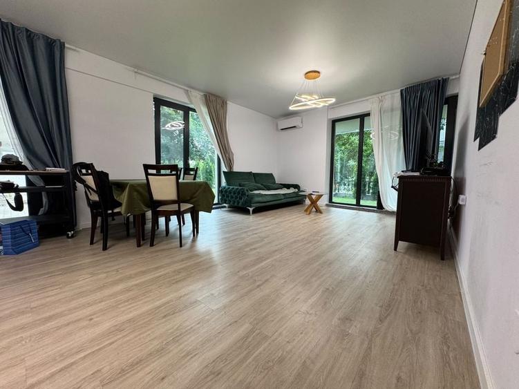 Apartament cu 3 camere decomandat în Sârbi