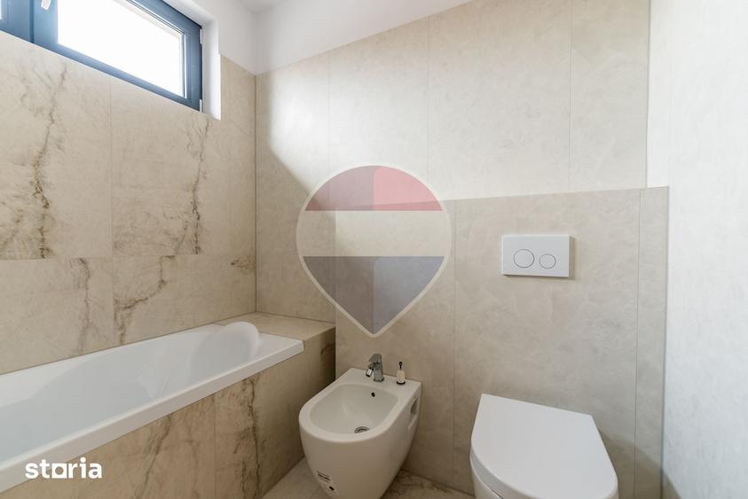 Casă cu 4 camere cu Teren 230 Mp în Pârneava